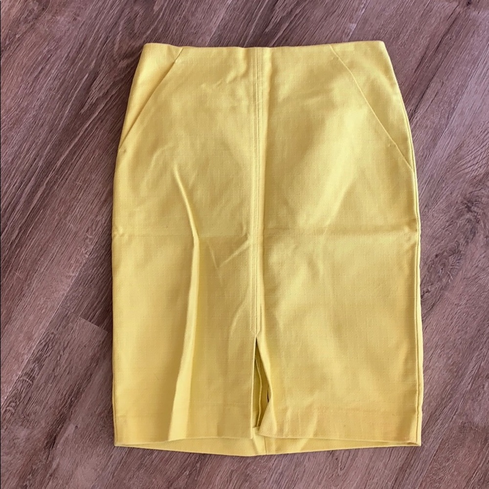 Yellow business skirt from the LOFT